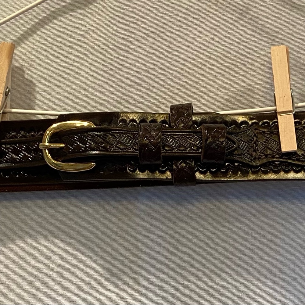 B-3
New men’s dark brown leather belt